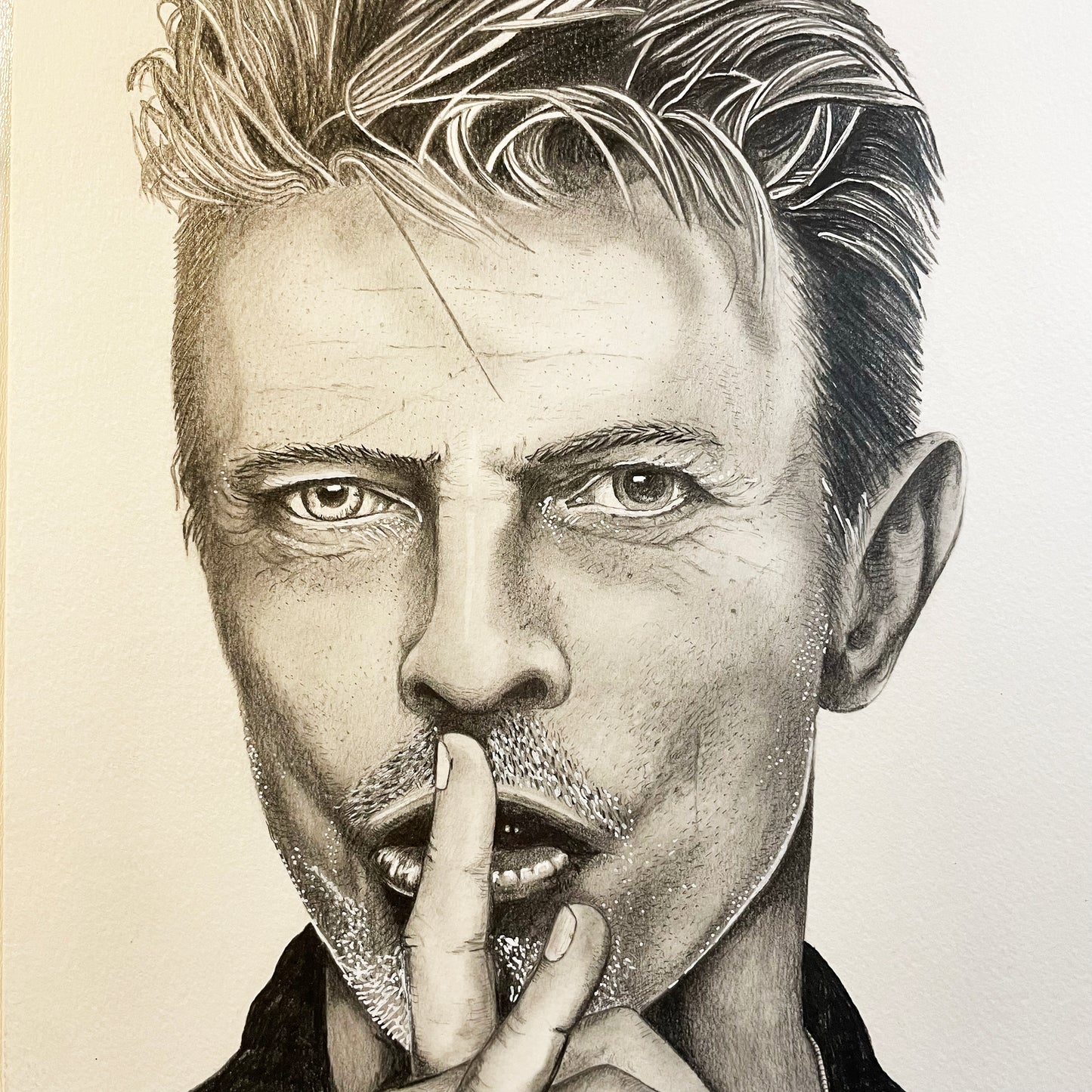 Portrait de David Bowie  ⋆ Réalisé aux crayons graphites